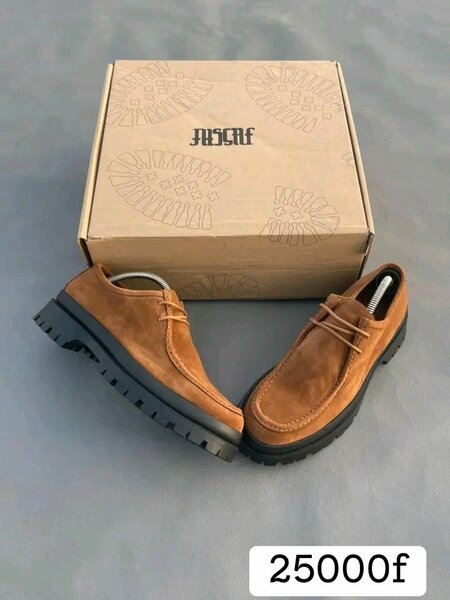 Chaussures homme en daim robustes