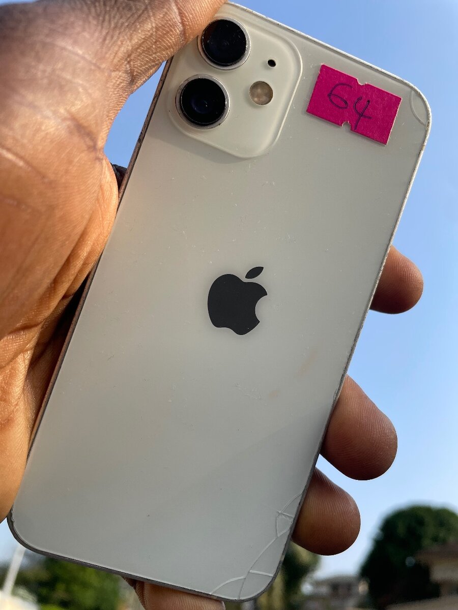 12 mini tout passe 64giga