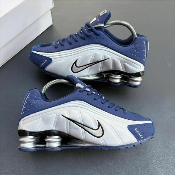Nike Shox r4