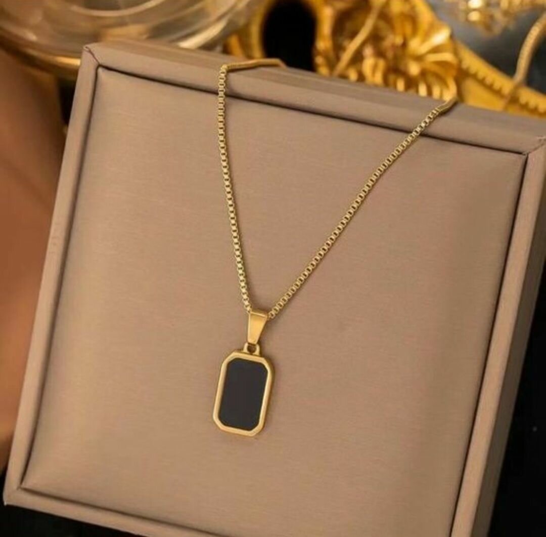 Pendentif rectangulaire noir élégant