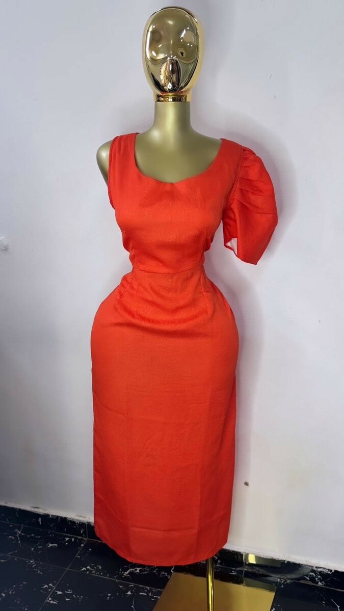 Robe élégante rouge asymétrique