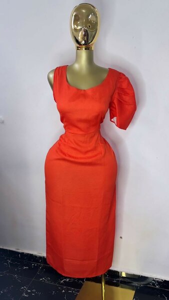 Robe élégante rouge asymétrique