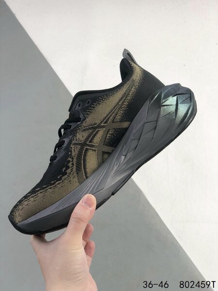 Asics Novablast 4 Sneakers