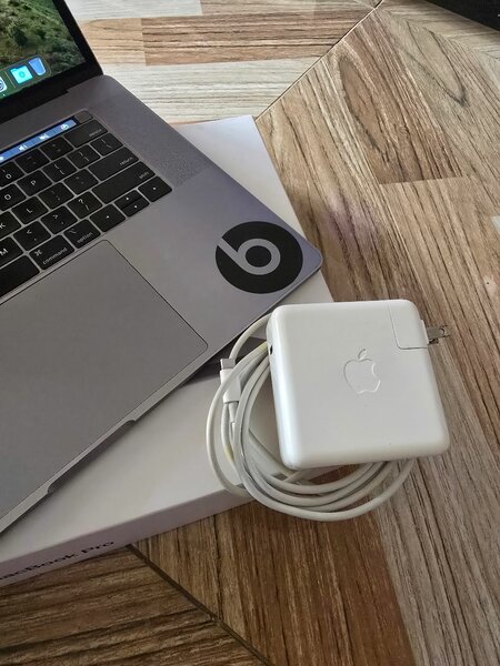 Macbook Pro Touch bar 2019 i7 256/16