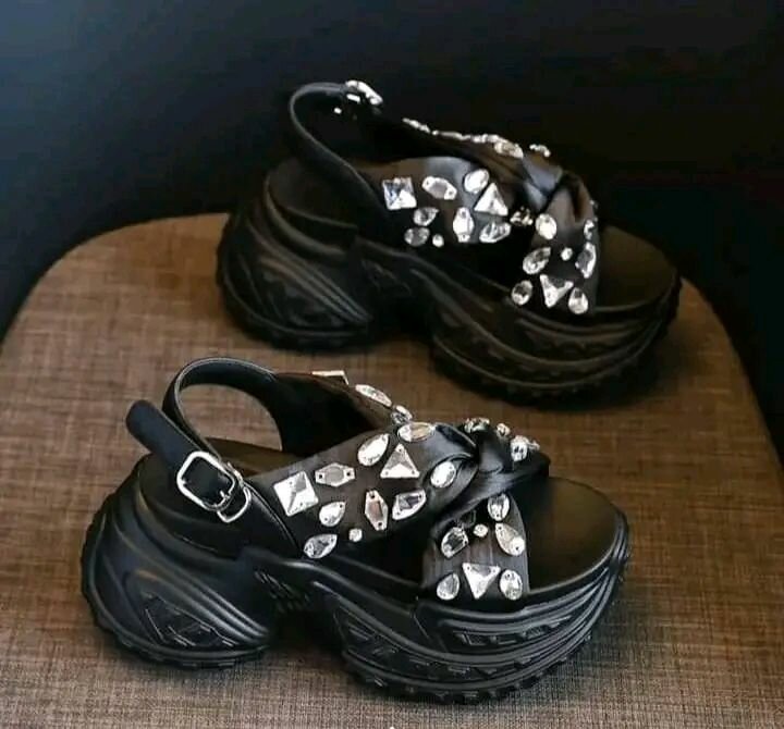 Sandales plateforme glamour