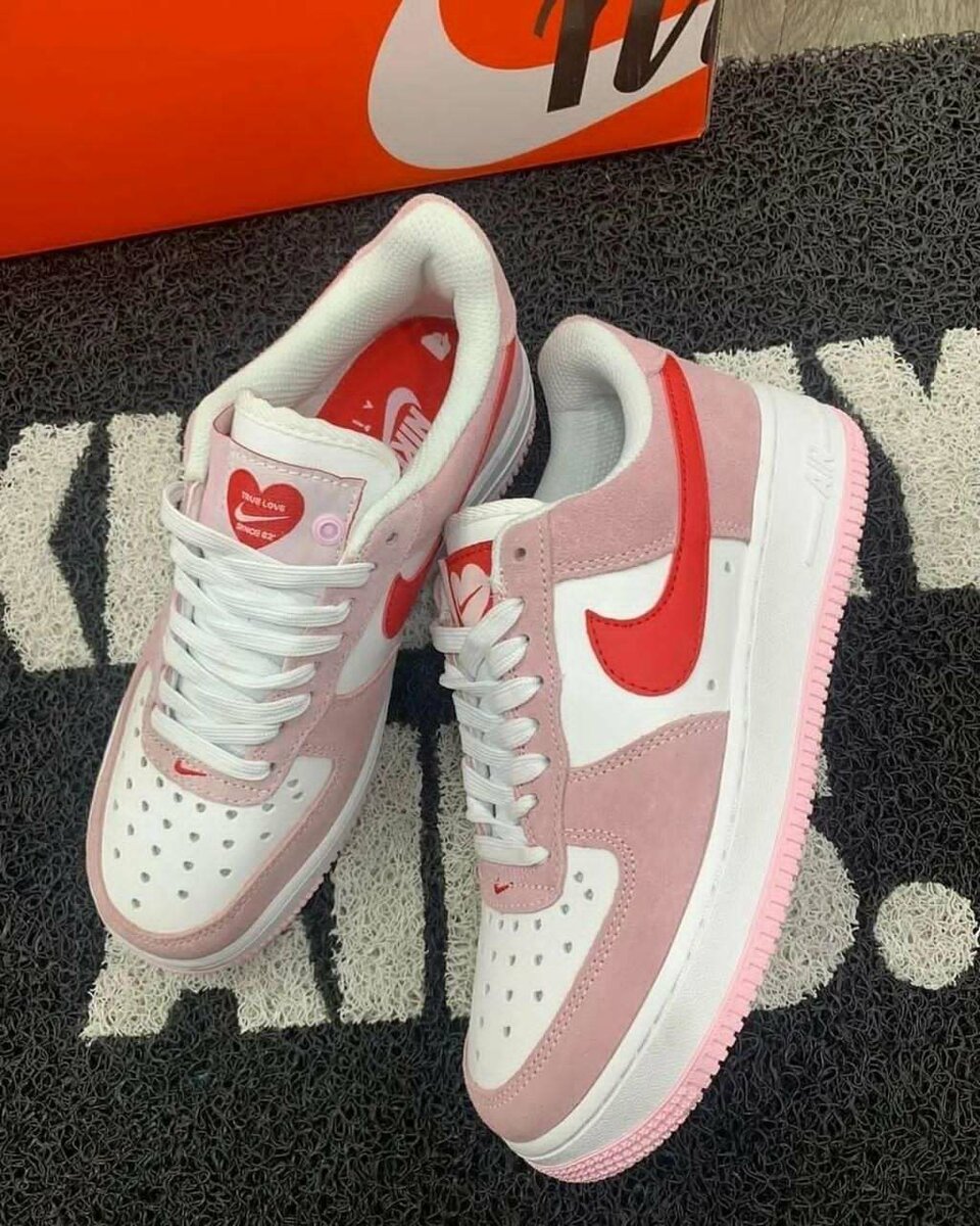 NIKE AIRFORCE 1