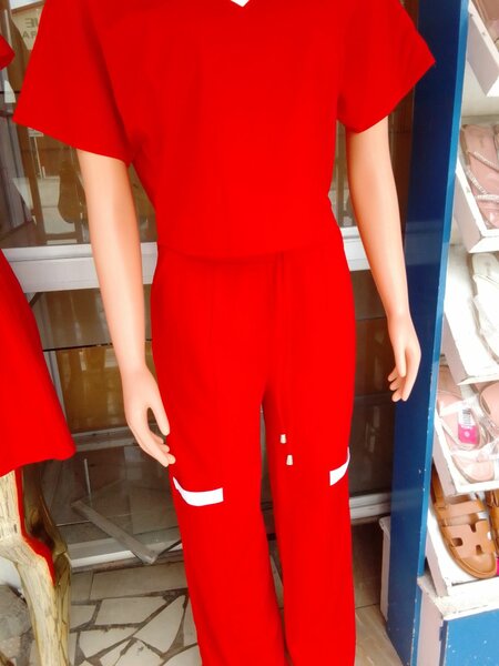 Ensemble médical rouge professionnel