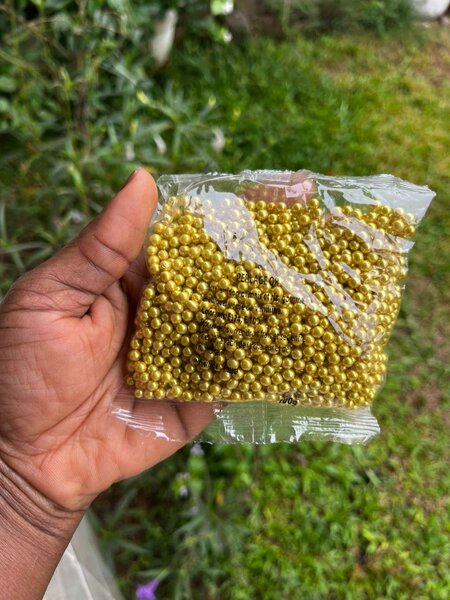 Perles dorées décoratives