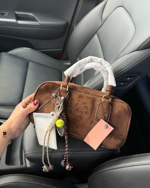 Стильная коричневая замшевая сумочка