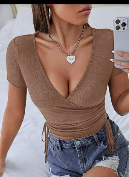 Top cache-cœur élégant