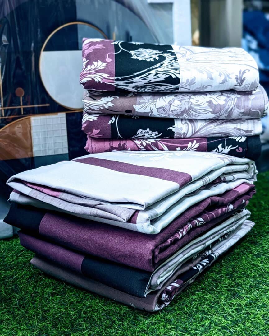  set includes 2 bedsheets and 4 pillowcases.