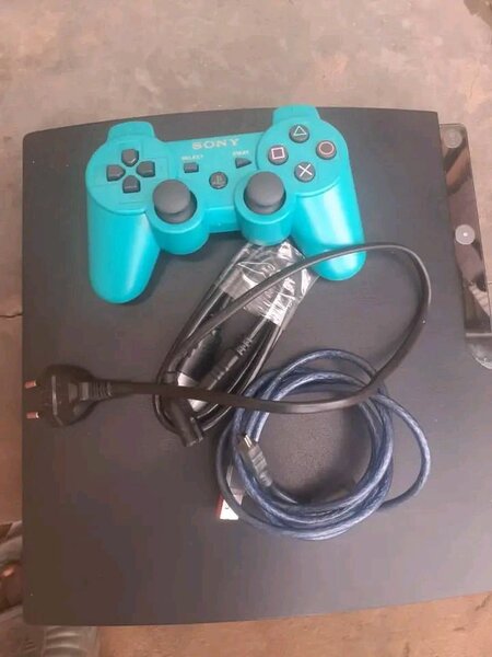 Console Sony avec manette