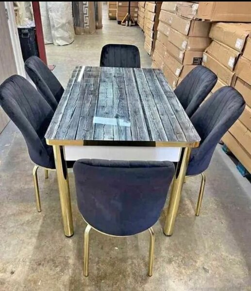 Table à manger moderne élégante