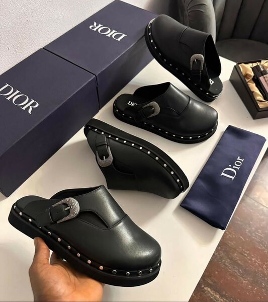 Mules en cuir Dior élégantes