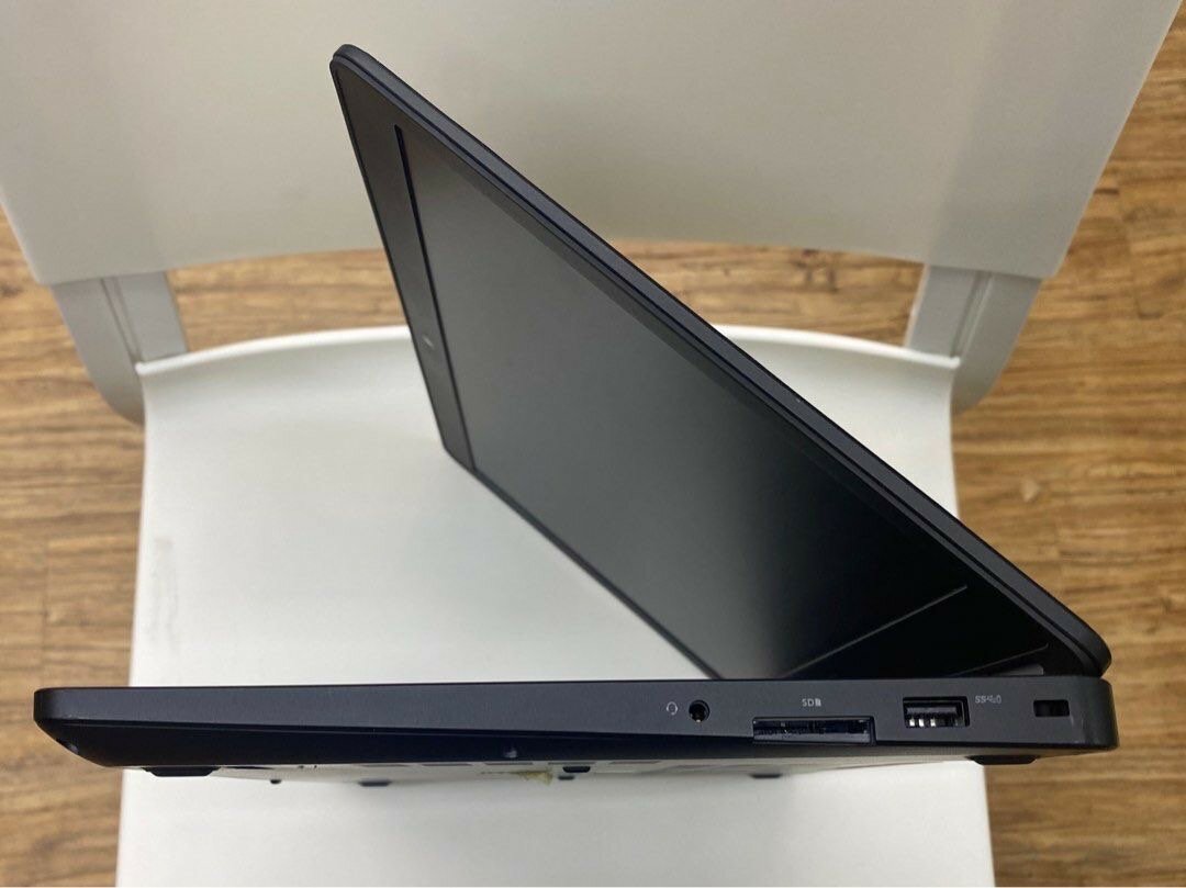 ︎Dell Latitude e5470