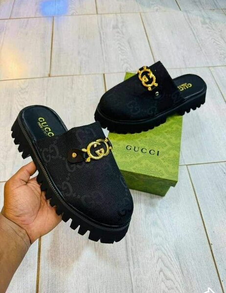 Mules en cuir Gucci noir