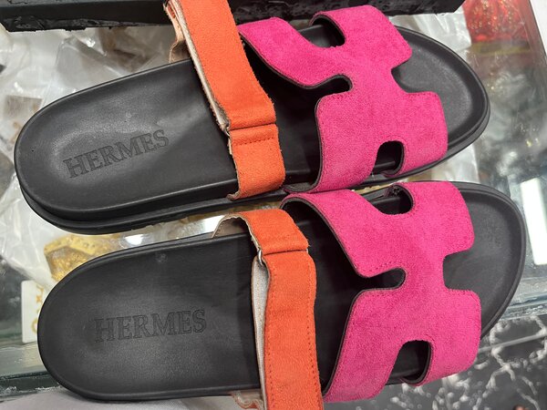 Sandales Hermès colorées