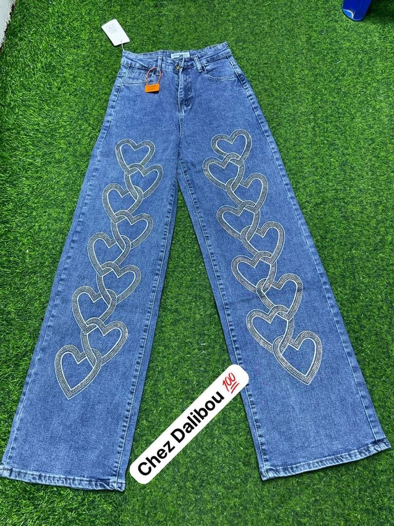 Jeans tendance avec motifs uniques