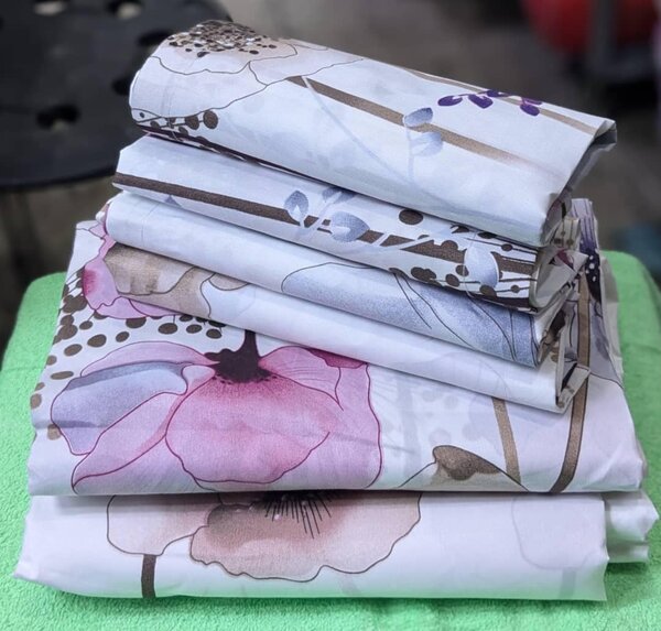 set includes 2 bedsheets and 4 pillowcases