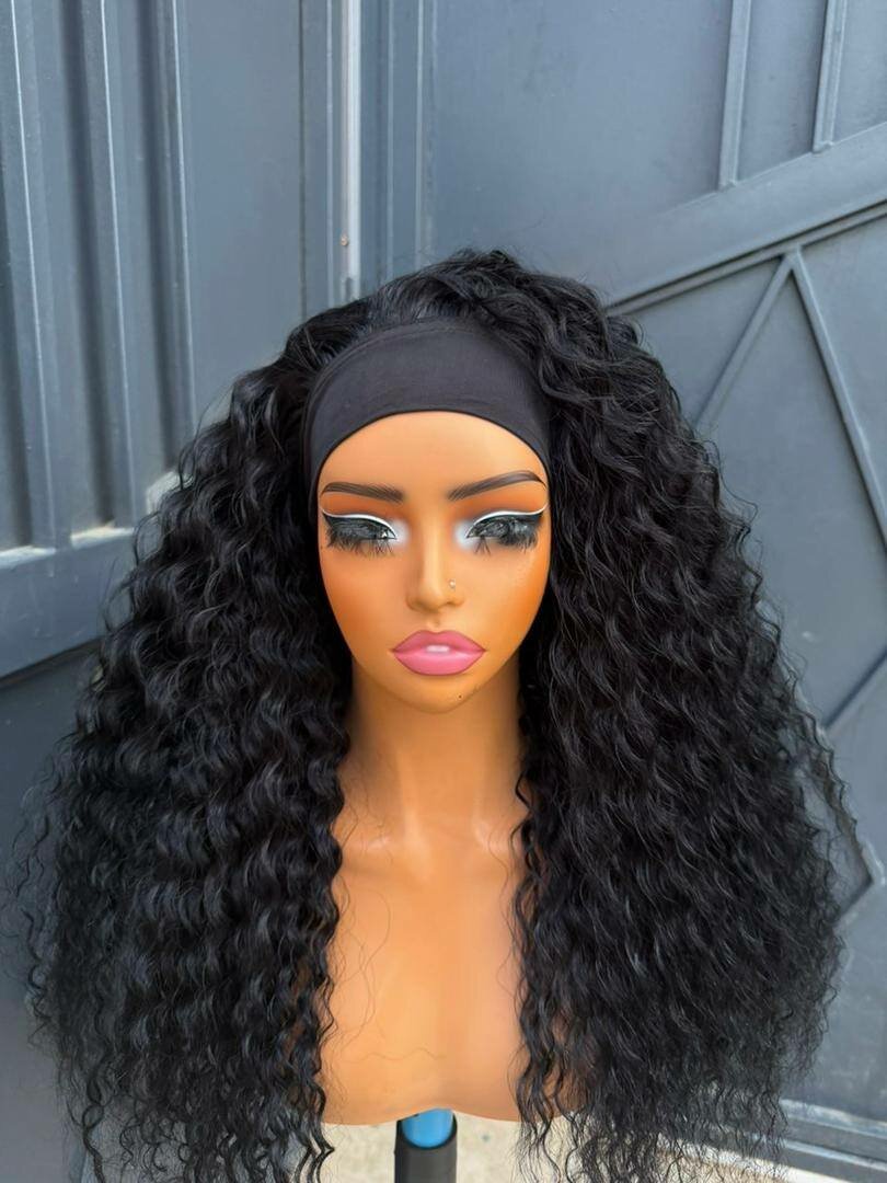 Perruque synthétique bouclée