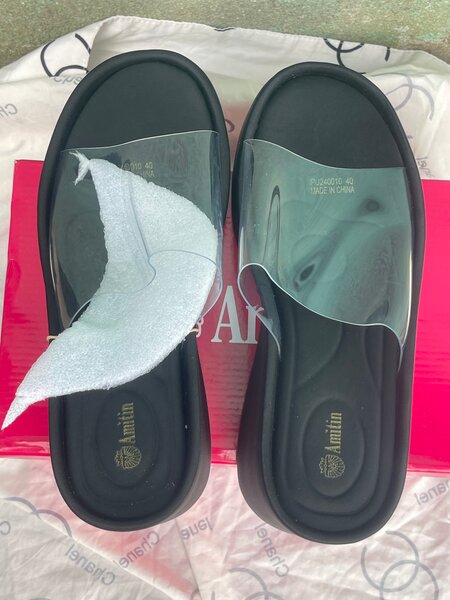 Sandales noires transparentes