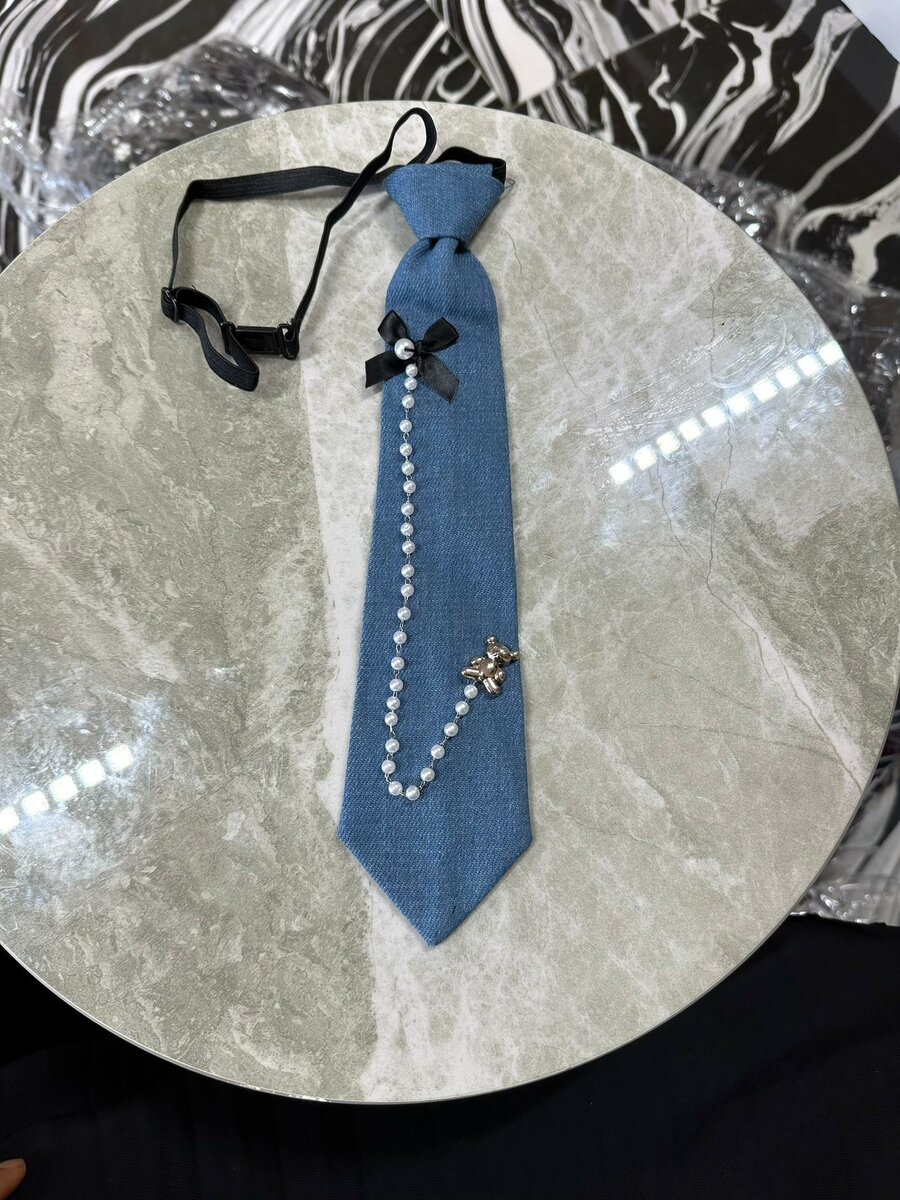 Fausse cravate décorative pour femme