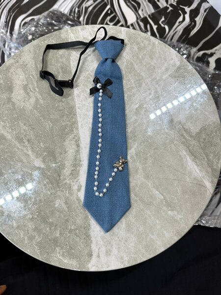 Fausse cravate décorative pour femme