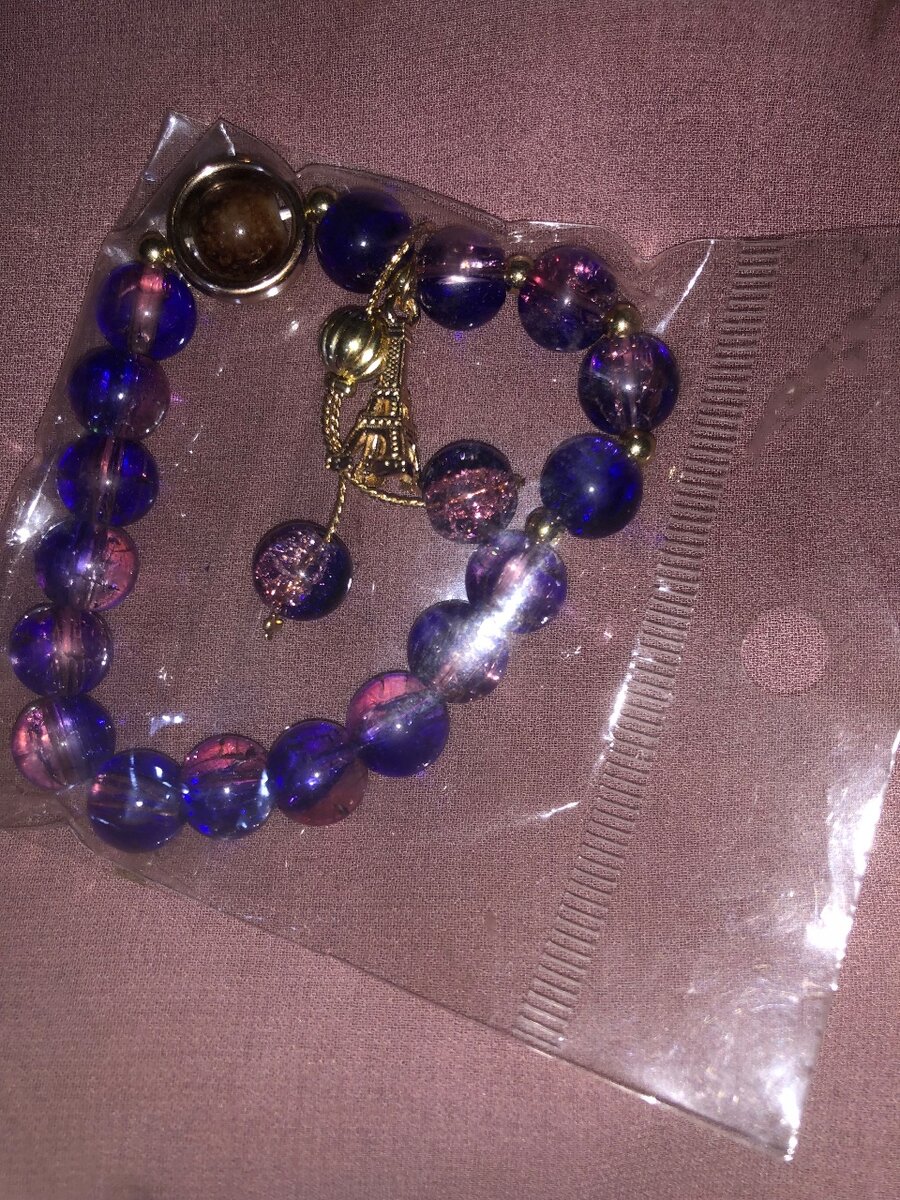 Trois Bracelets avec breloques