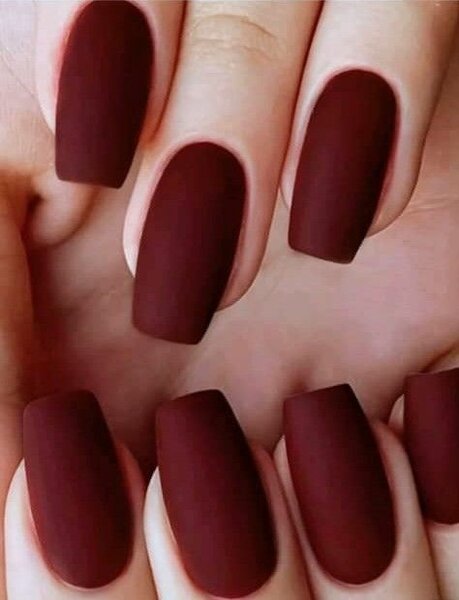 Ongles rouges adhésifs