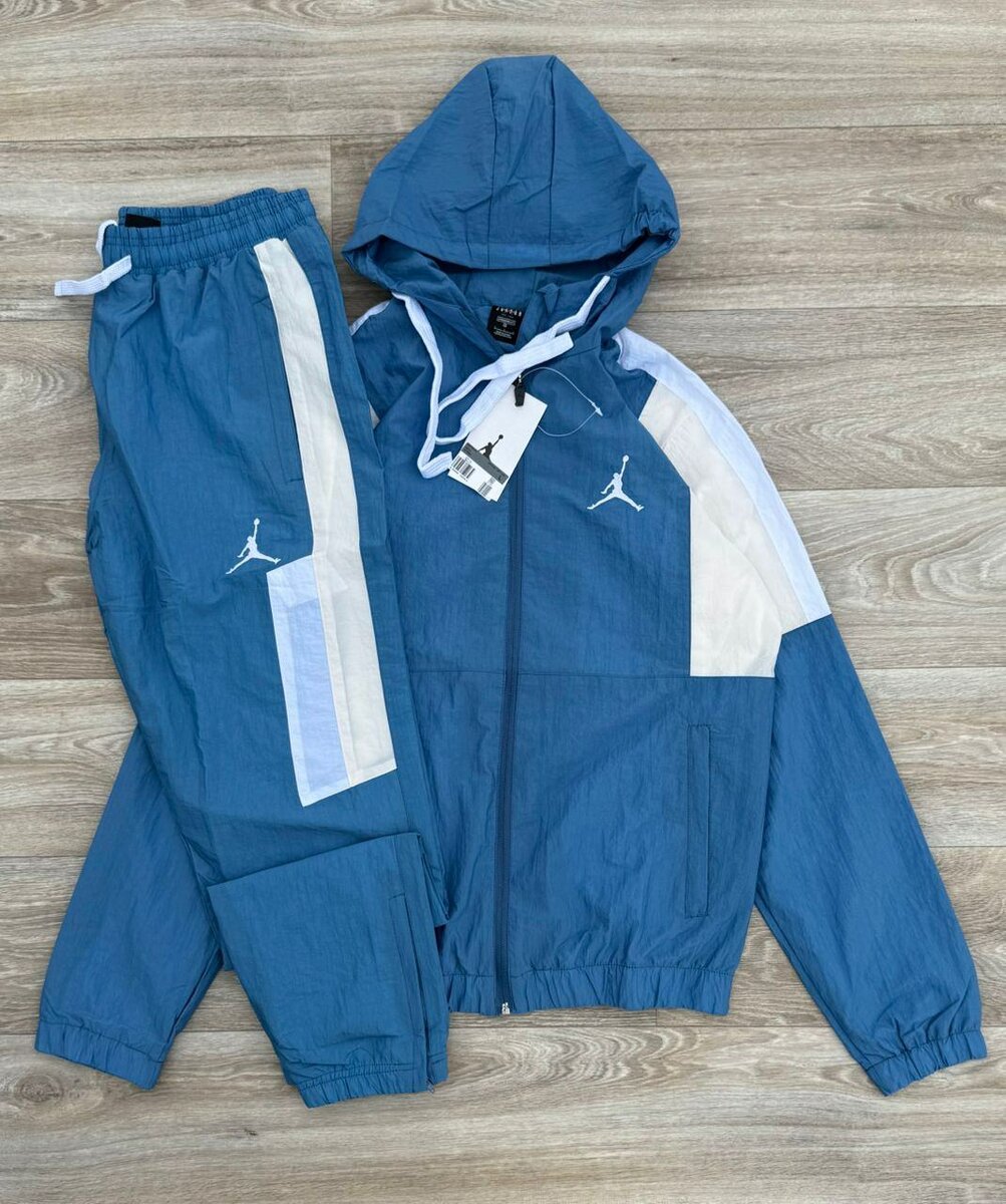 Ensemble de sport bleu clair