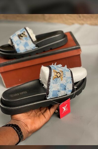 Sandales élégantes avec motifs