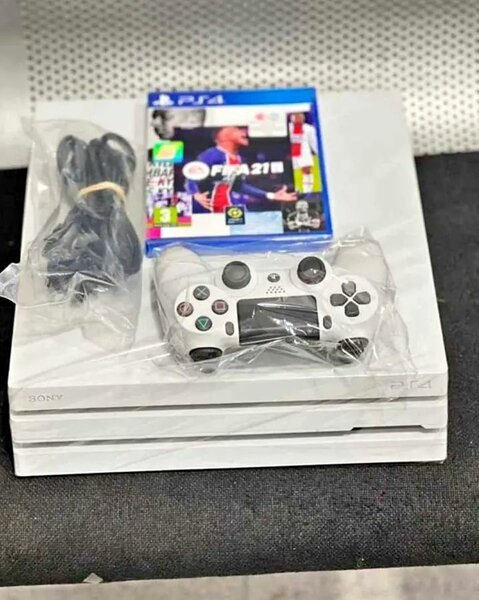 Console PS4 Slim 1To Blanche