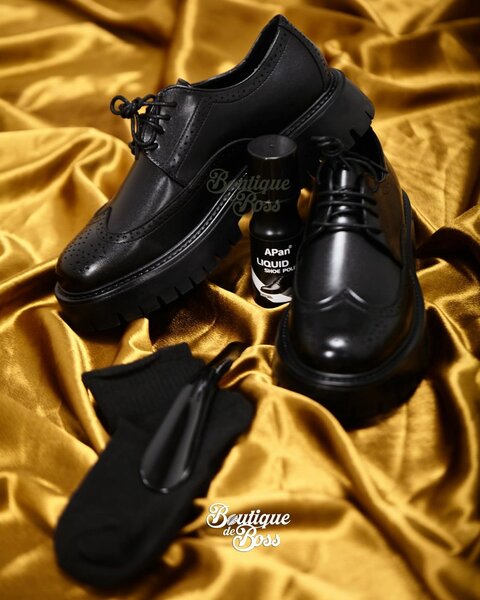 Chaussures habillées en cuir noir