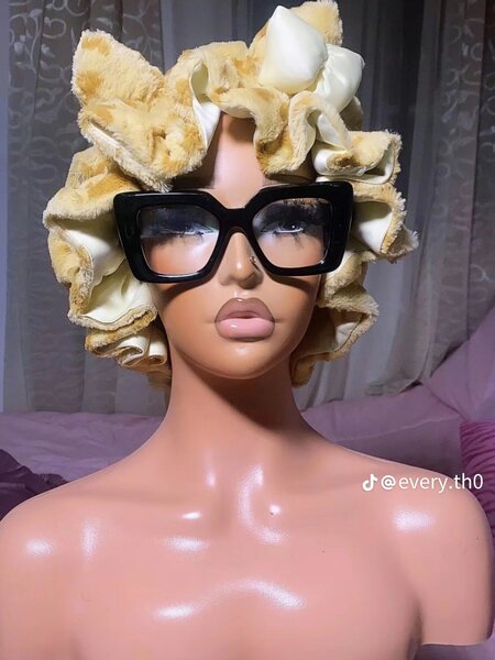 Bonnet en satin chic