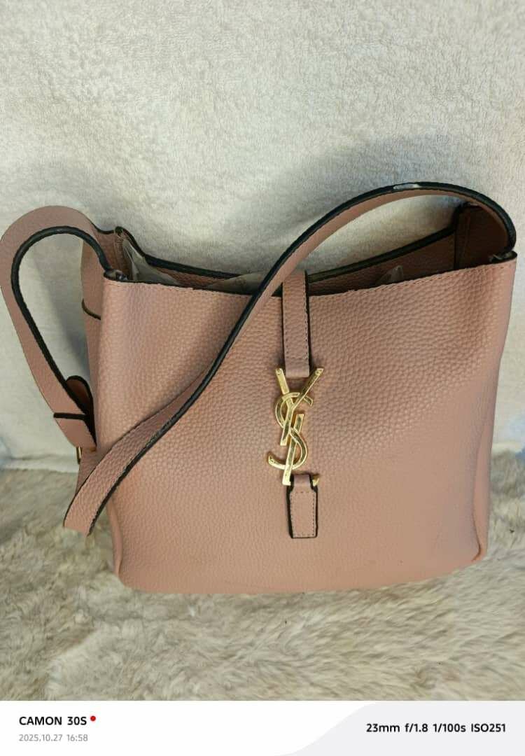 Sac à main cuir rose élégant