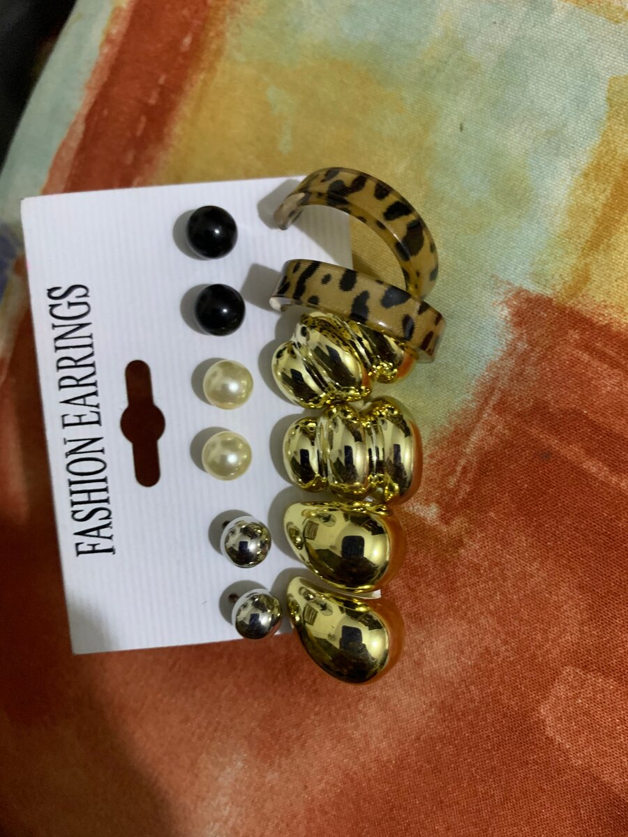 Ensemble de boucles d'oreilles variées