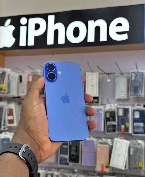 iPhone 16 bleu