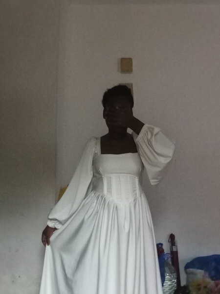 Robe Blanche Évasée Élégante