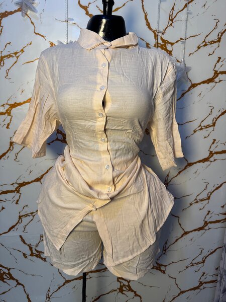 Ensemble chemise et short beige