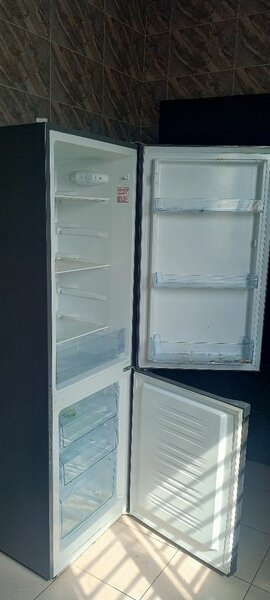 Réfrigérateur combiné moderne