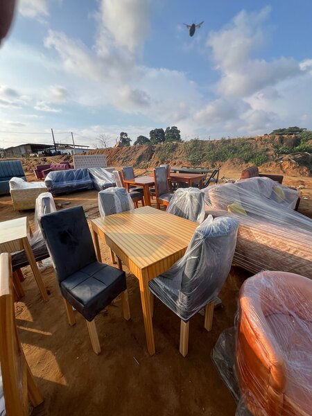 Ensemble Table et Chaises en Bois