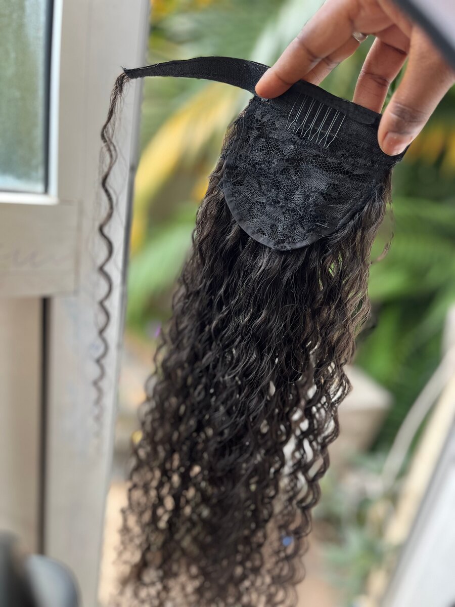 Perruque queue-de-cheval curly