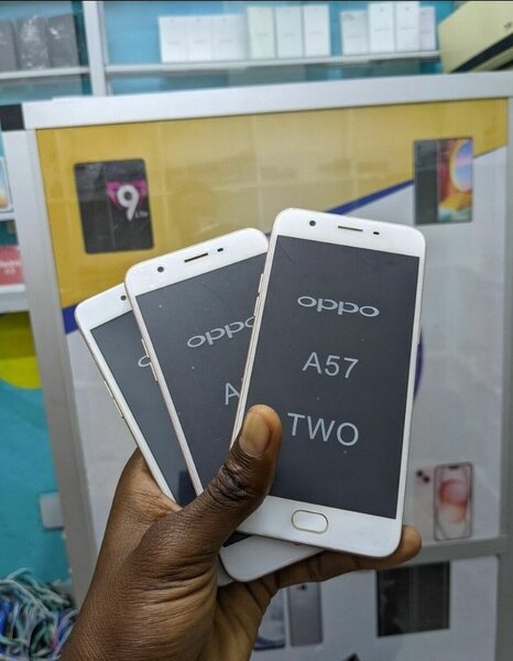 Smartphone OPPO A57
