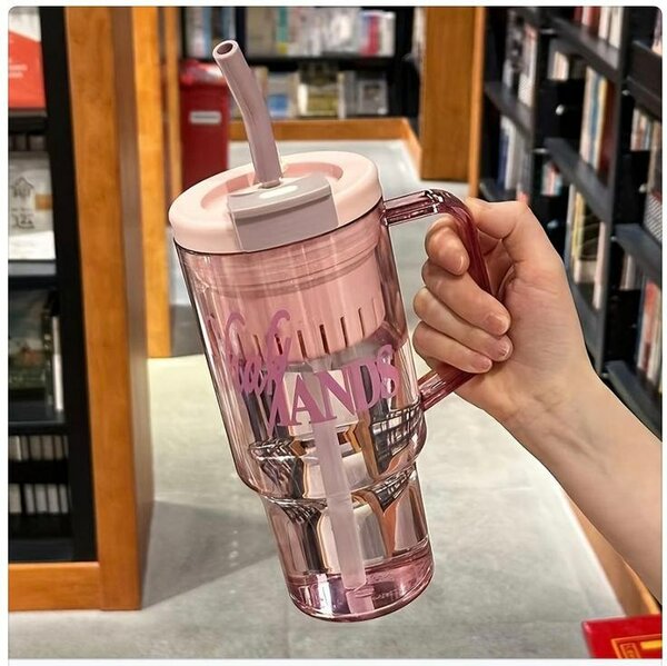 Tasse en plastique réutilisable avec couvercle et paille