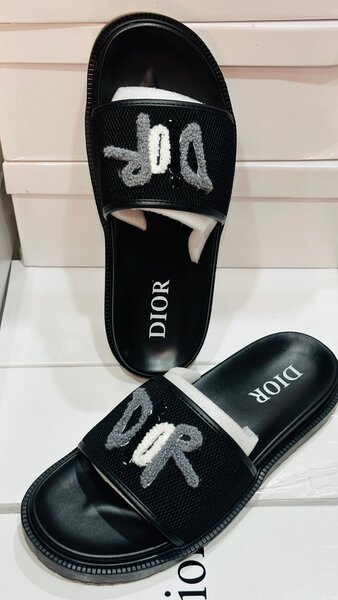 Sandales de luxe Dior & Prada