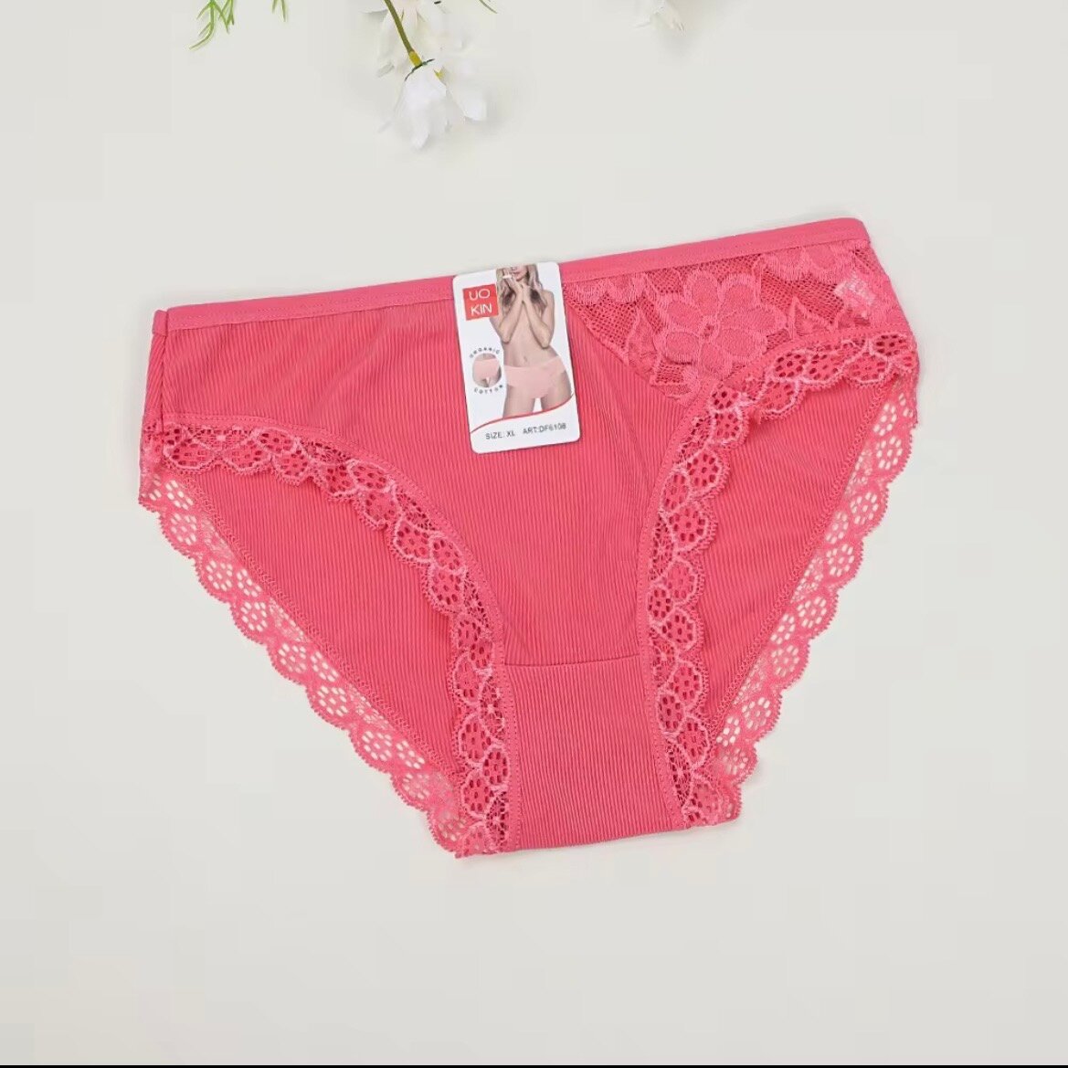 Culottes en dentelle féminine