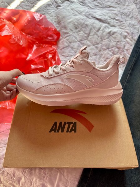 Срочно продаю Анта кроссовку