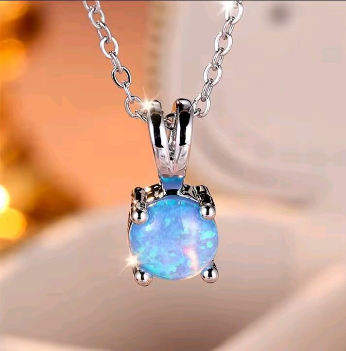 Collier en argent avec pierre opale