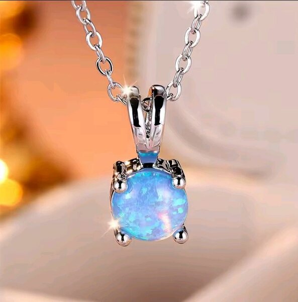 Collier en argent avec pierre opale