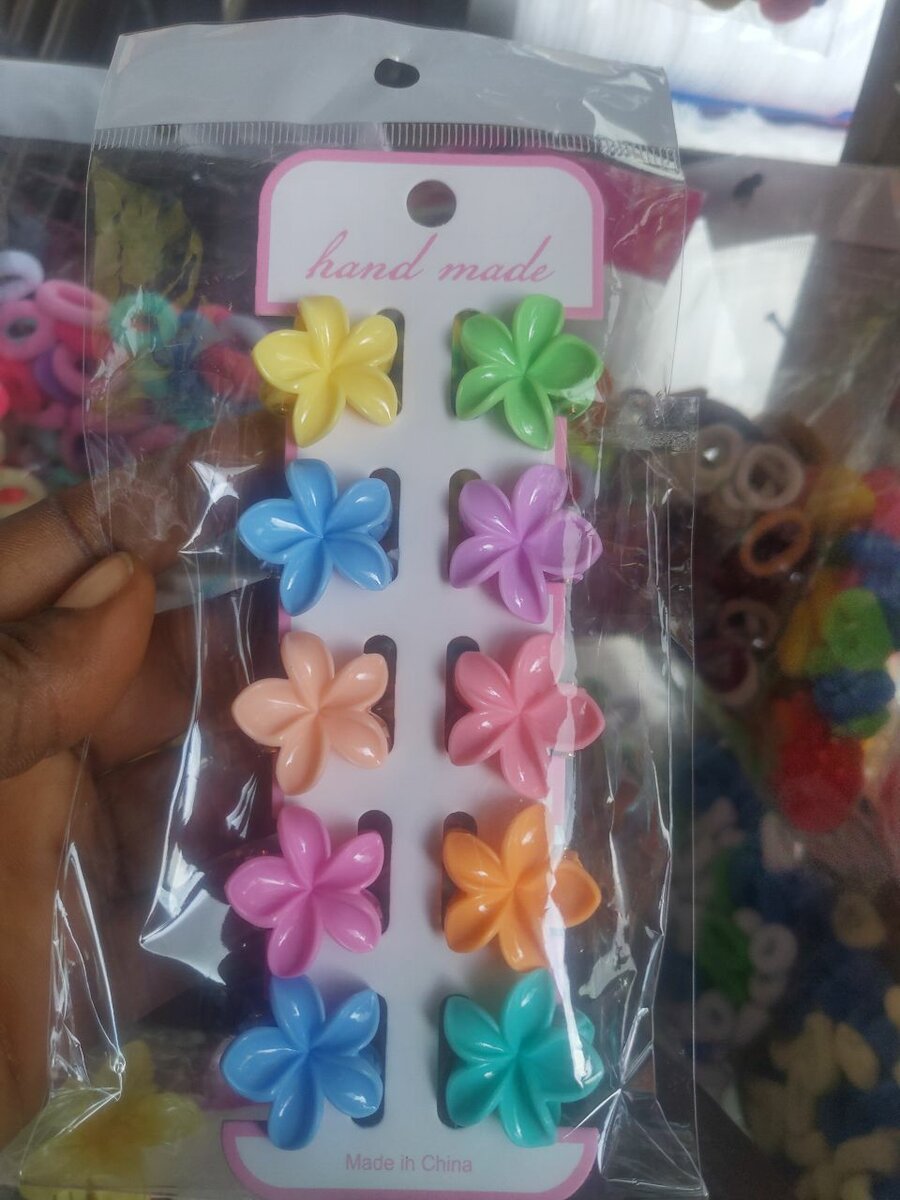 Pinces fleurs colorées pour cheveux